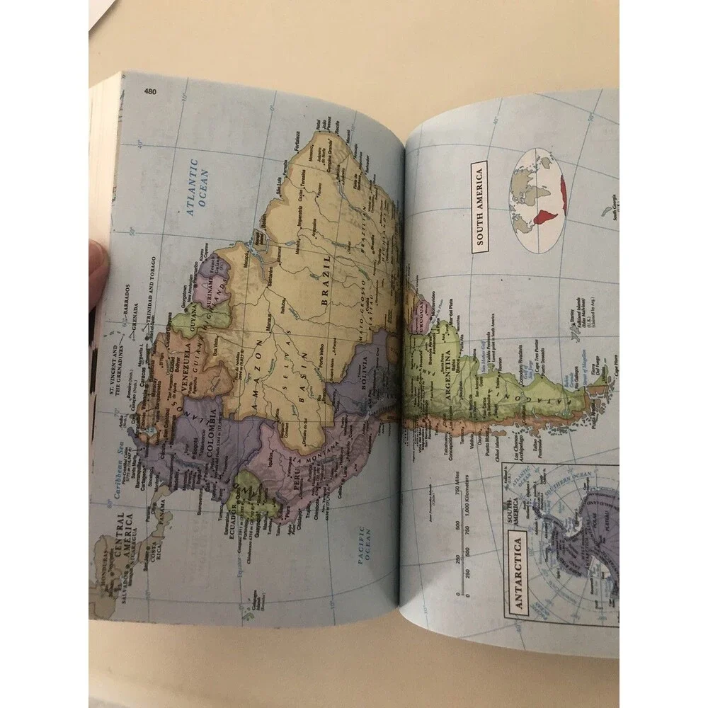 2017 The Wolrd Almanac and Book‎ of Facts Paperback World History